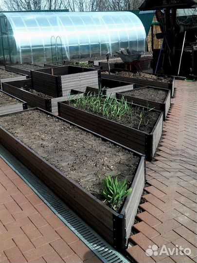 Садовые грядки из доски дпк