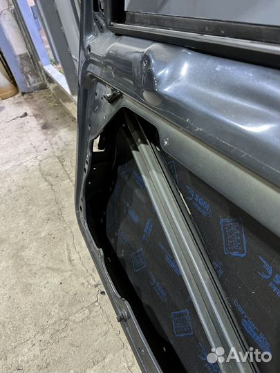 Дверь передняя правая passat b7 в сборе с дефектом
