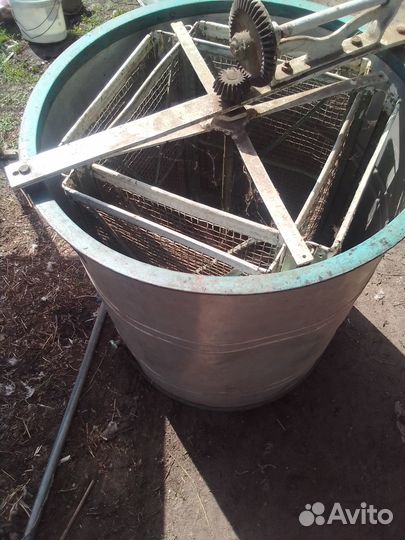 Медогонка 4 рамочная бу