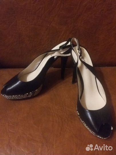 Босоножки новые