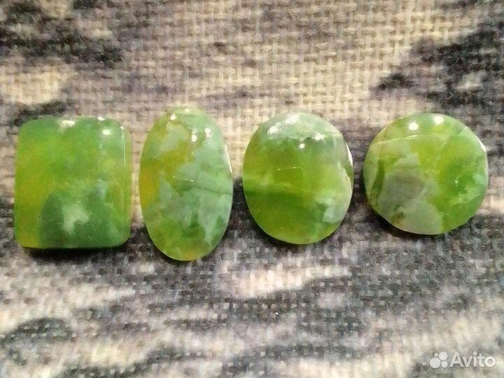 Гидрогроссуляр (зелёный гранат)