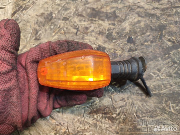 Gsx-r750 04-05 k4-k5 задний поворотник