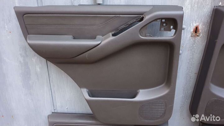 Обшивки дверей Nissan Pathfinder