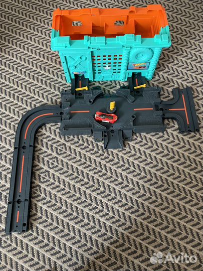 Hot wheels автомастерская бокс с машинкой