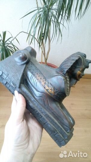 Статуэтки деревянные