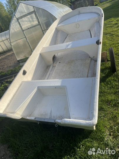 Моторная лодка Волк 3.7