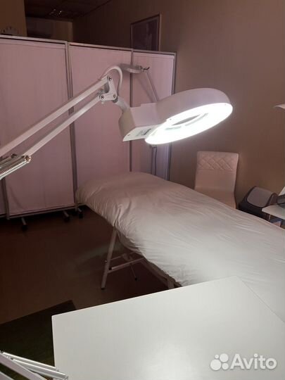 Лампа лупа на струбцине