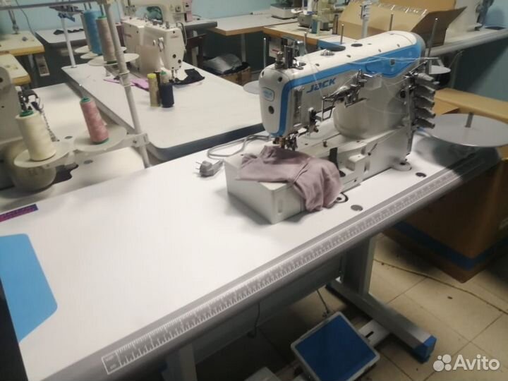Плоскошовная швейная машина jack w4
