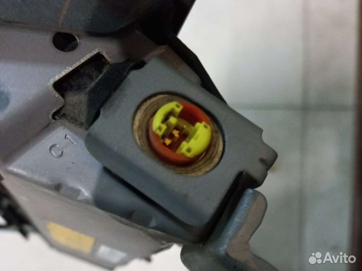 Подушка безопасности нижняя для колен Toyota RAV 4