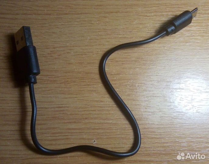 Кабели USB - micro USB, USB - USB type C и AUX