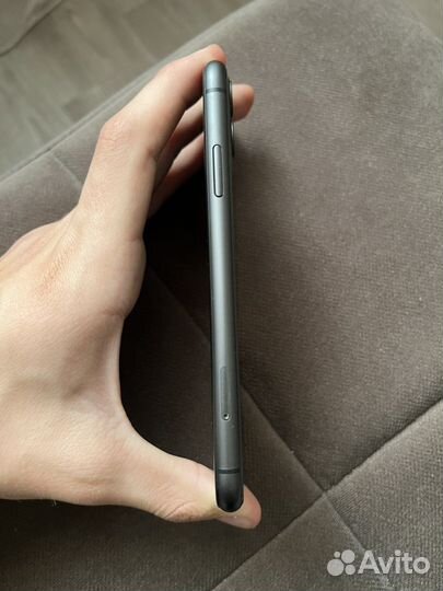 Телефон iPhone 11 64 gb