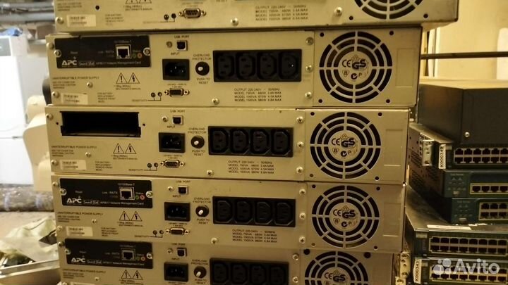 Источник бесперебойного питания APC SUA750RMI2U