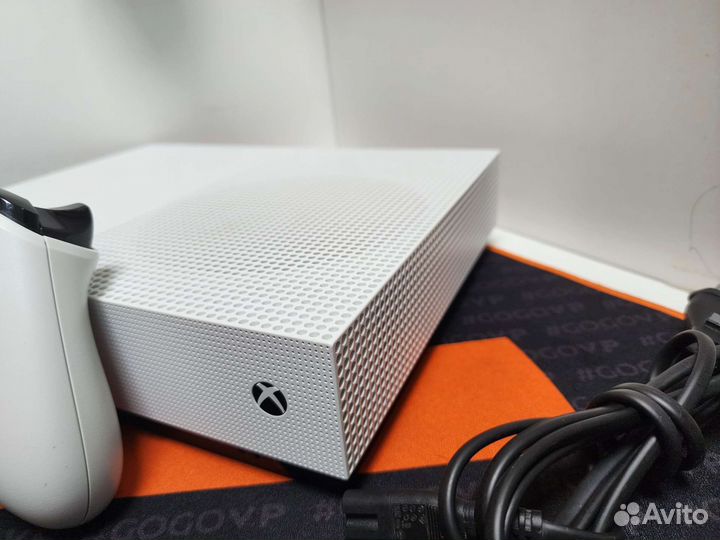 Xbox One S 1tb с играми 450+