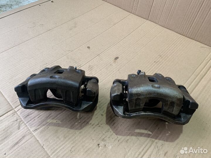 Суппорт передний Kia Carens 2 FJ 02-06