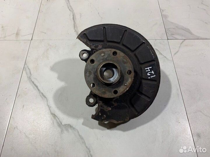 Кулак поворотный передний левый Skoda Octavia A5