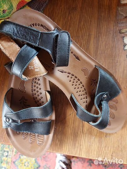 Сандалии для девочки новые