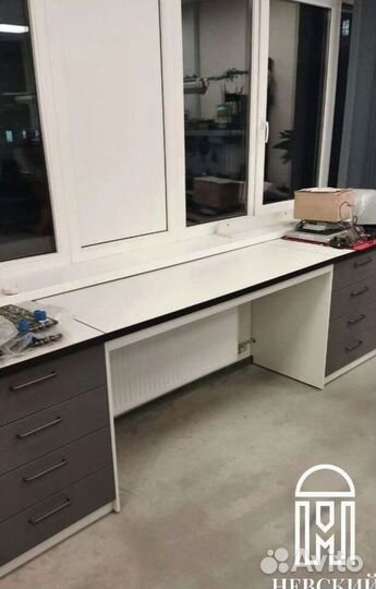 Рабочая зона у окна на заказ