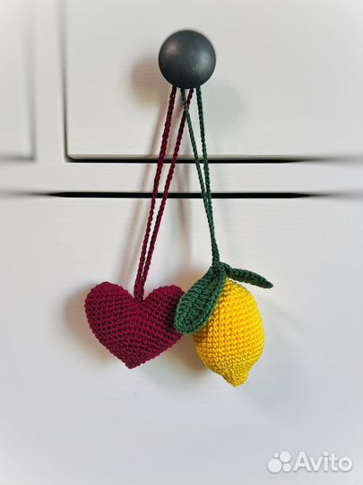 Брелоки лимон и сердечко
