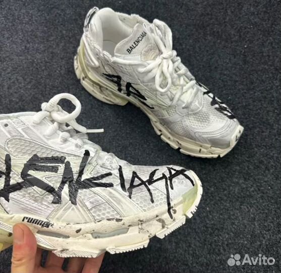 Balenciaga Runner graffiti