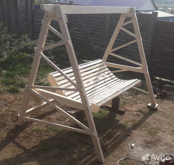 Садовые качели из дерева