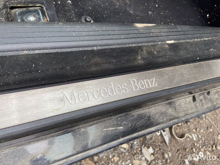 Уплотнитель дверного проема к-т Mercedes W211