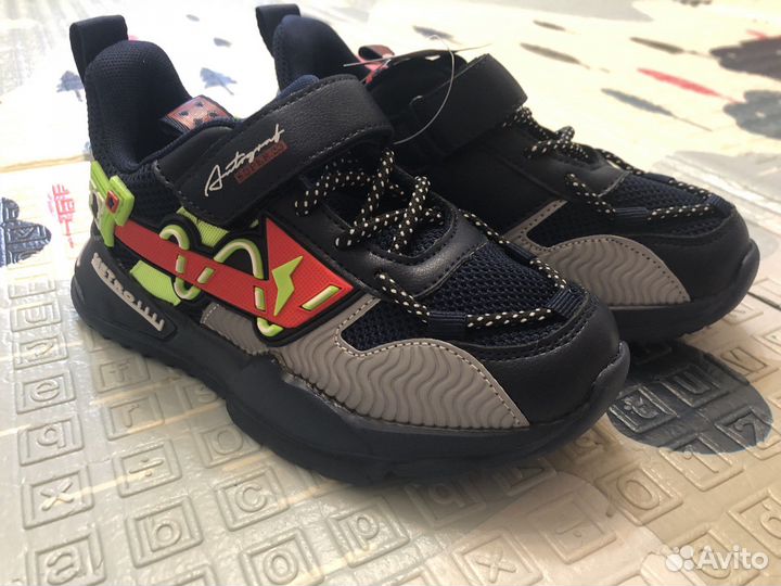 Кроссовки новые разные размеры