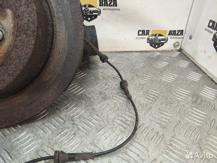 Кулак задний левый L Land Rover Freelander