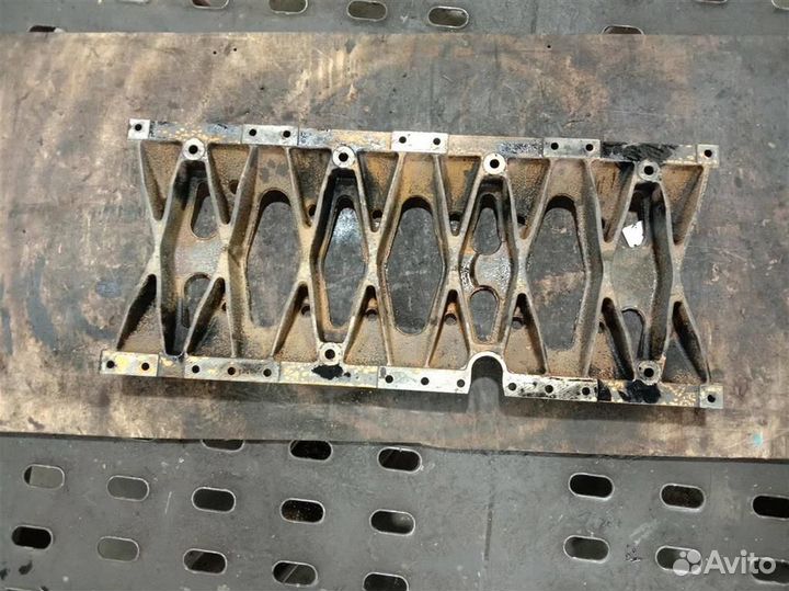 Плита двигателя Volvo D12 8170117