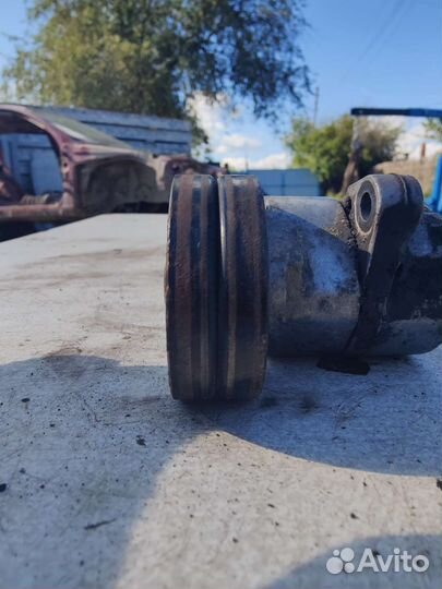 Натяжитель ремня генератора Opel Omega b