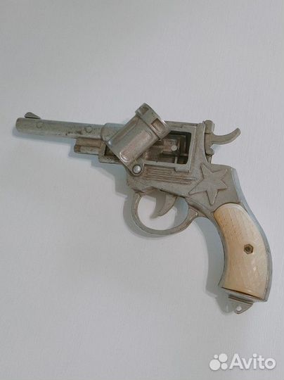 Детская игрушка револьвер СССР