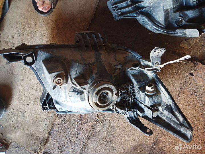 Фары головного света Toyota Hilux