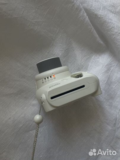 Fujifilm instax mini 8 (молочного цвета )