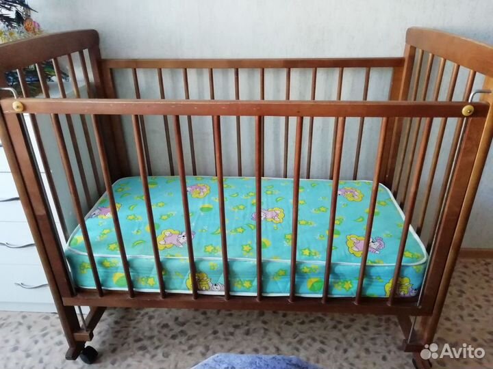 Детская кроватка