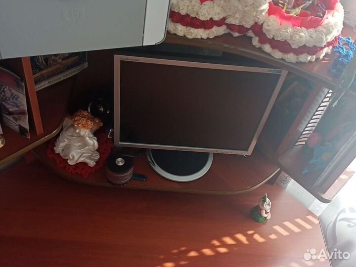 Компьютерный стол угловой