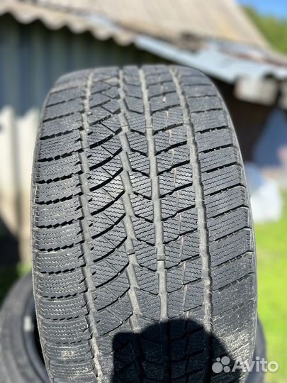 DoubleStar DW02 275/35 R20 102T