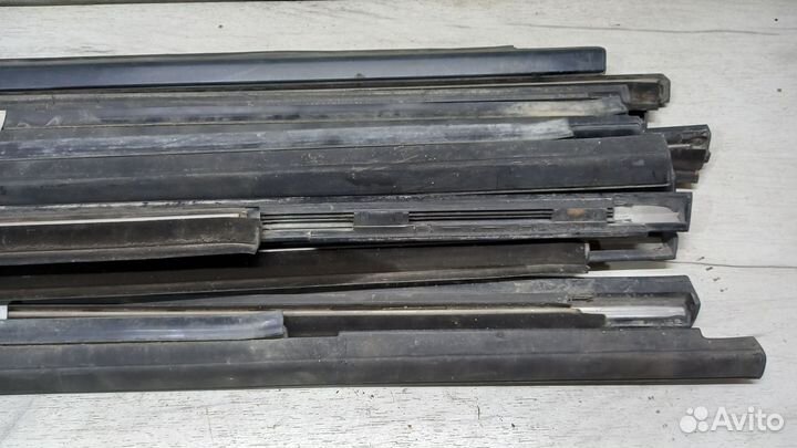 Уплотнитель стекла двери Volvo 940