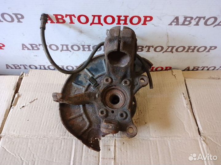 Поворотный кулак передний правый Volkswagen Touran