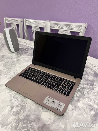Ноутбук Asus в отличном состоянии с SSD
