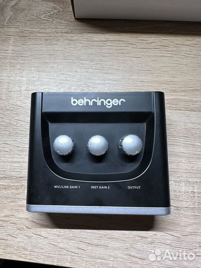 Внешняя звуковая карта behringer um2