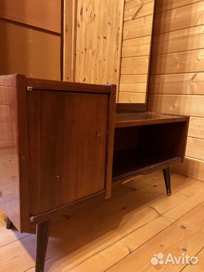 Трюмо с зеркалом старинное