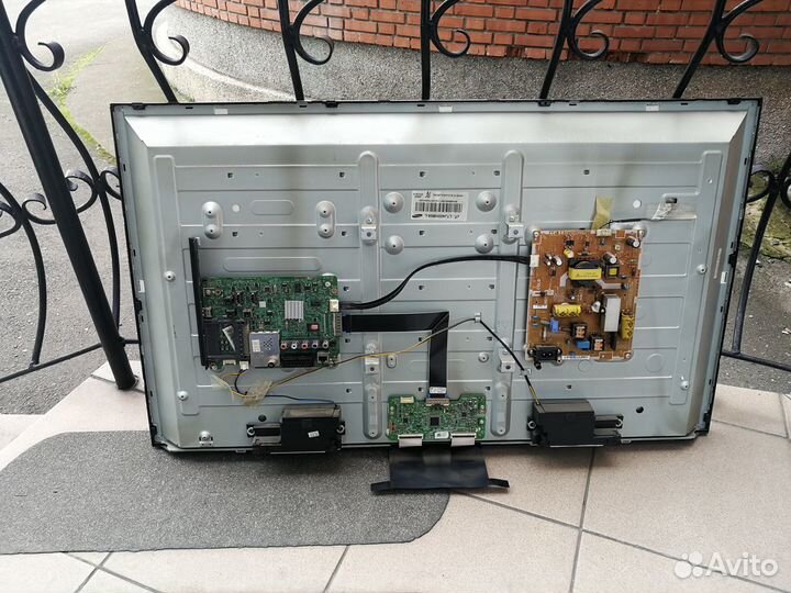 Телевизор samsung UE40EH5007 (Разбор)(По запчастя)