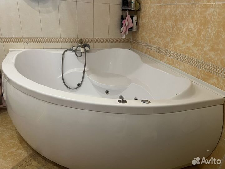 Ванная угловая джакузи с гидромассажем