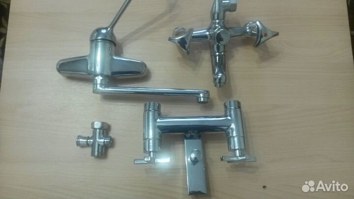 Смеситель в ванну