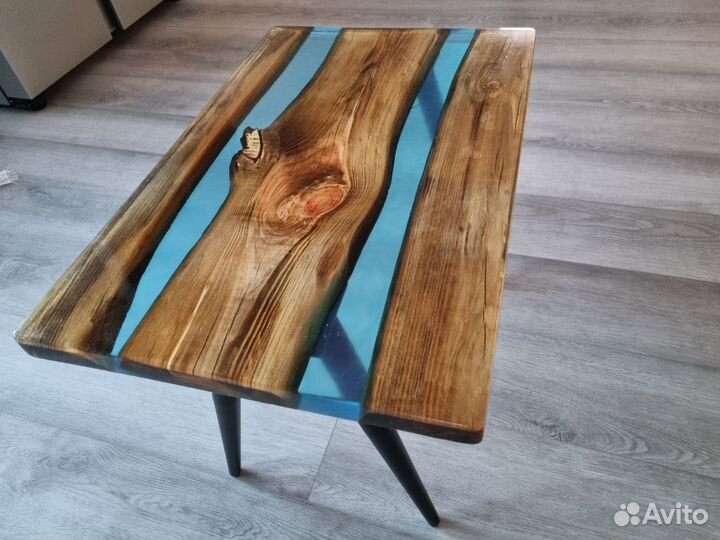 Стол из эпоксидной смолы