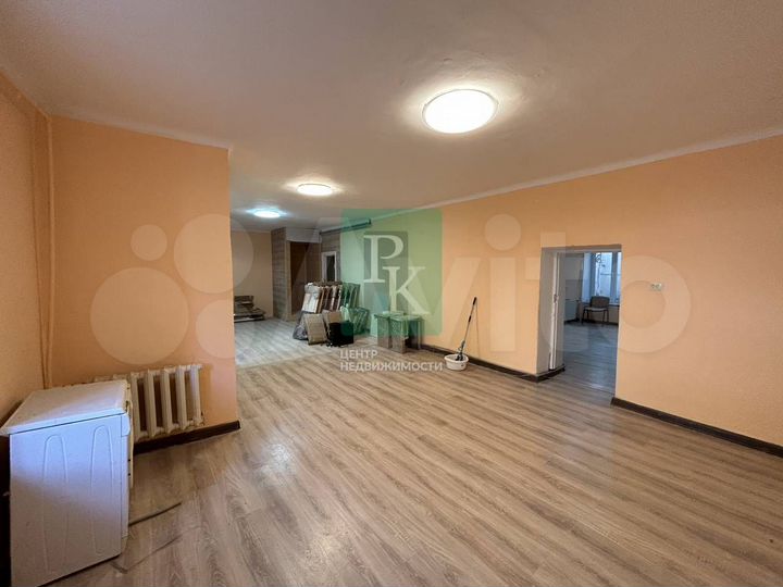 Помещение 100 м² на первой линии в центре города