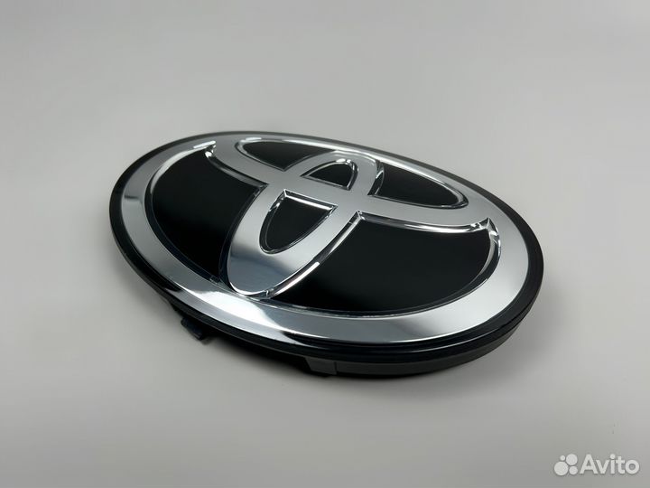 Эмблема в решетку Land Cruiser 200 с16г /150 с18г