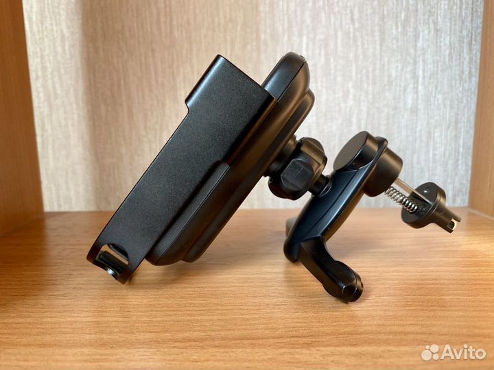 Baseus автомобильная зарядка с автозахватом