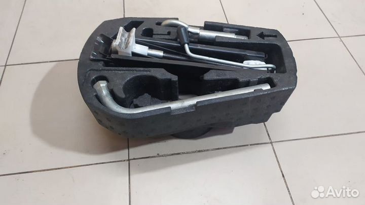 Домкрат С польным набором для Skoda Rapid