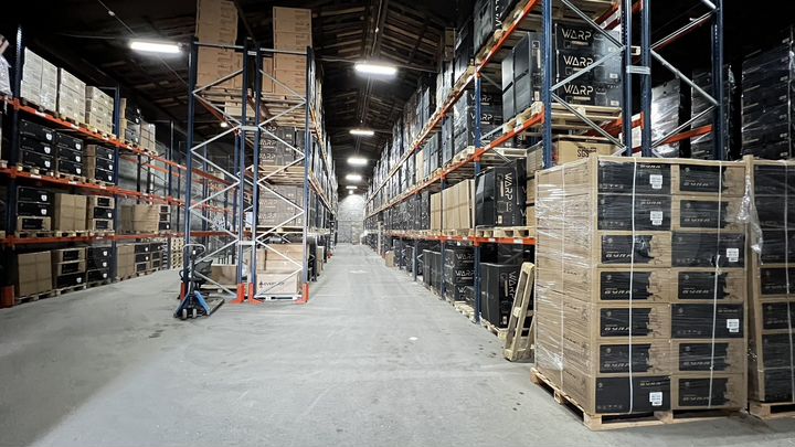 Склад с офисом, 1130 м²