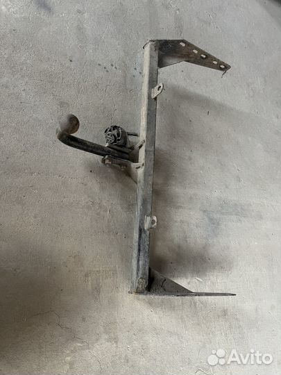 Фаркоп на гранту седан